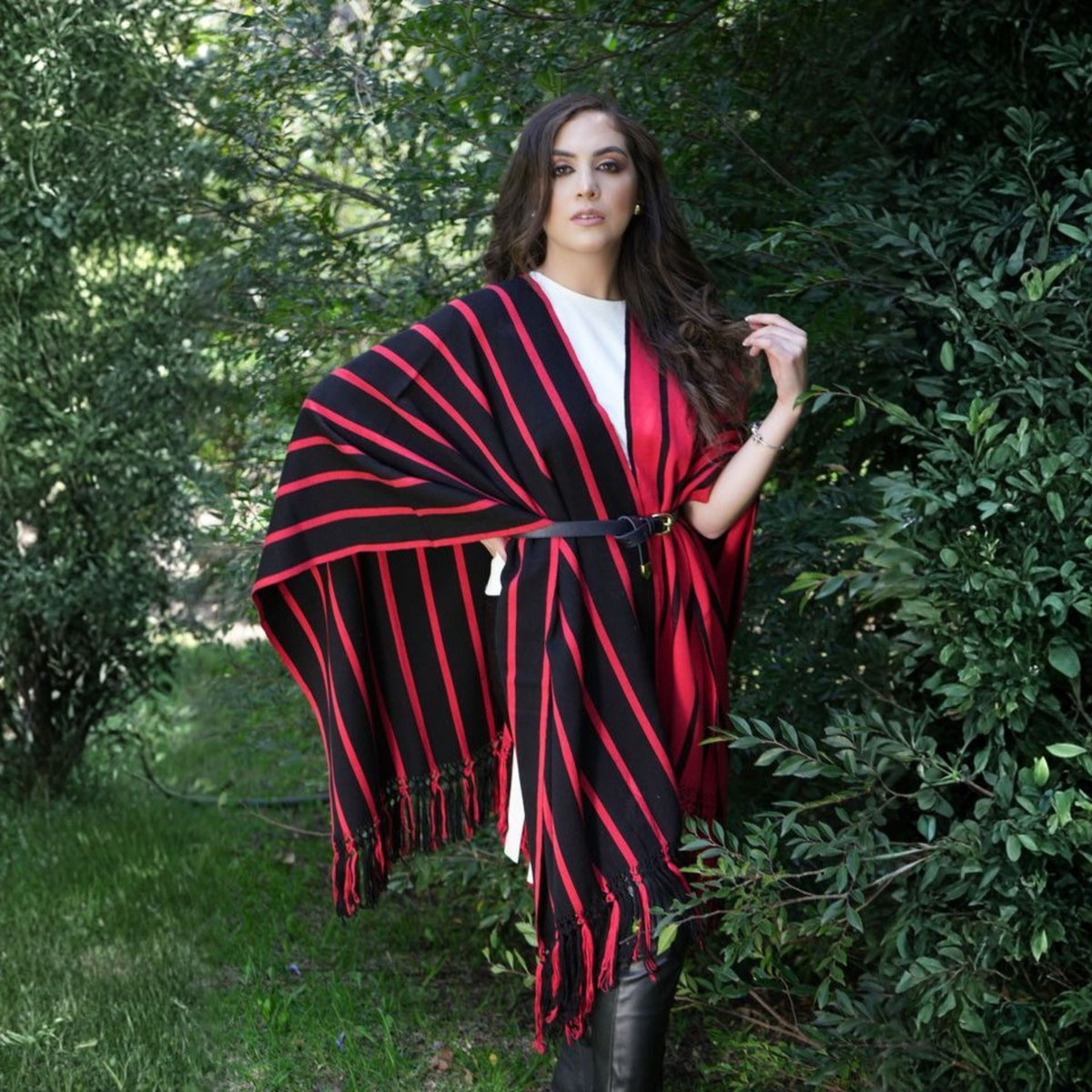 MACANA LÍNEAS NEGRO Y ROJO – Macana Gavilani, tejido artesanal hecho a mano en Ecuador